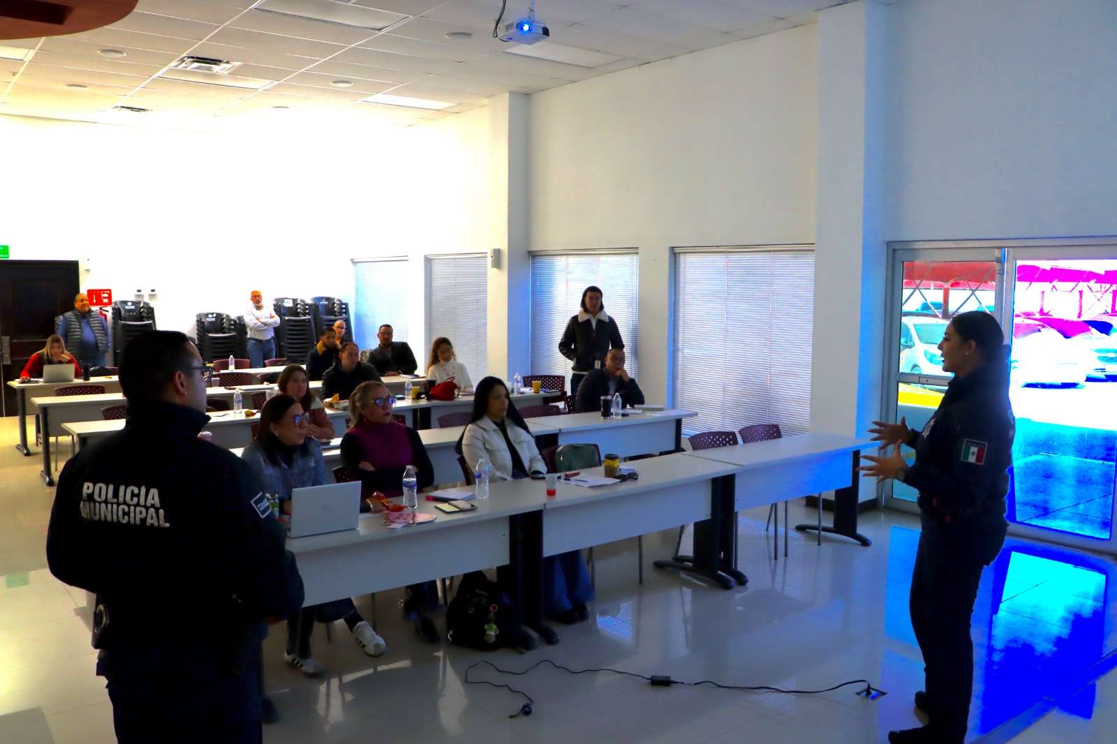 Capacitan a personal administrativo para prevenir fraudes telefónicos y digitales