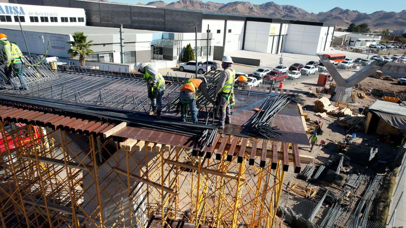 Avanza un 20% construcción de puente en los Nogales e Industrias 