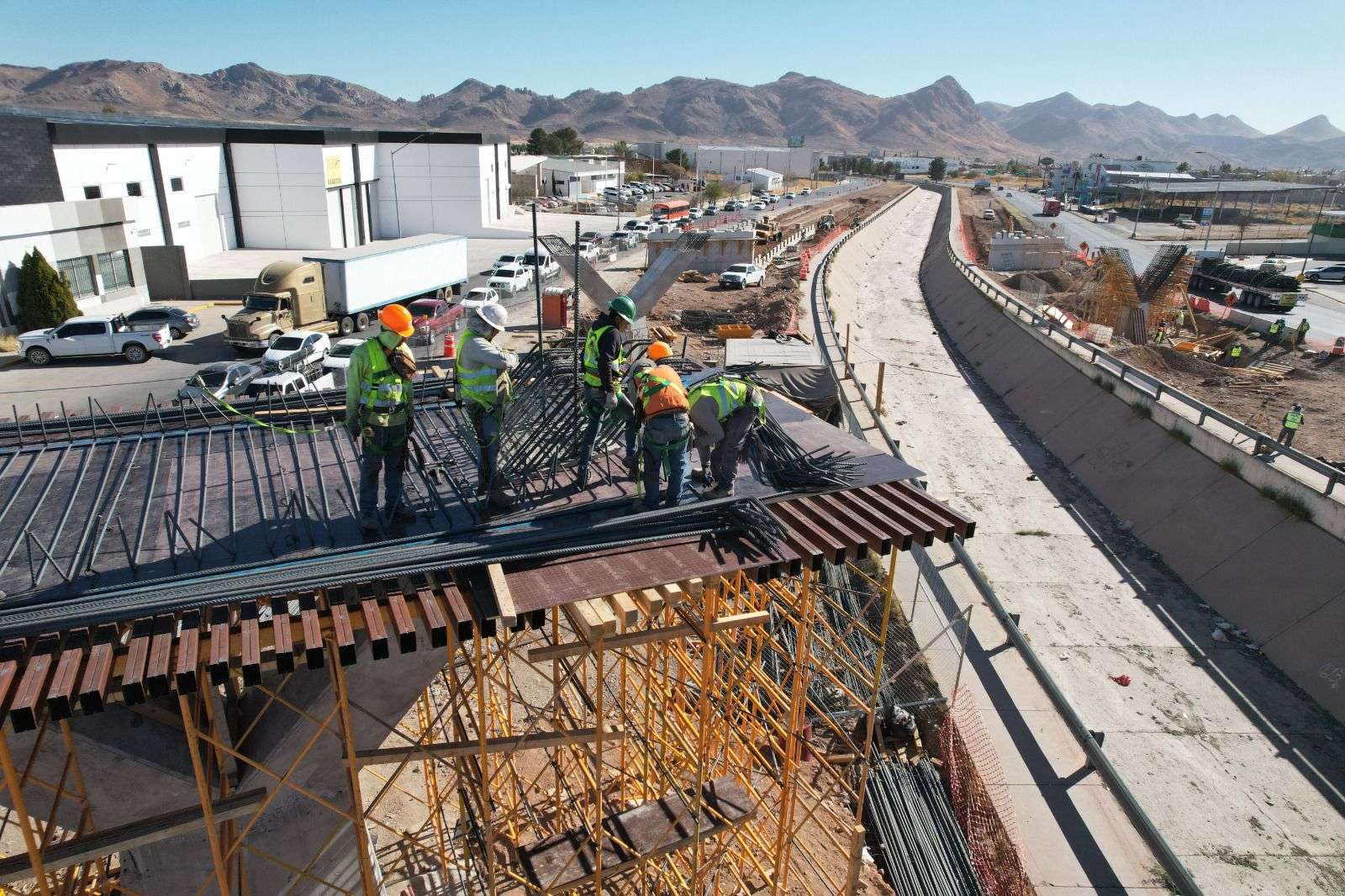 Avanza un 20% construcción de puente en los Nogales e Industrias 