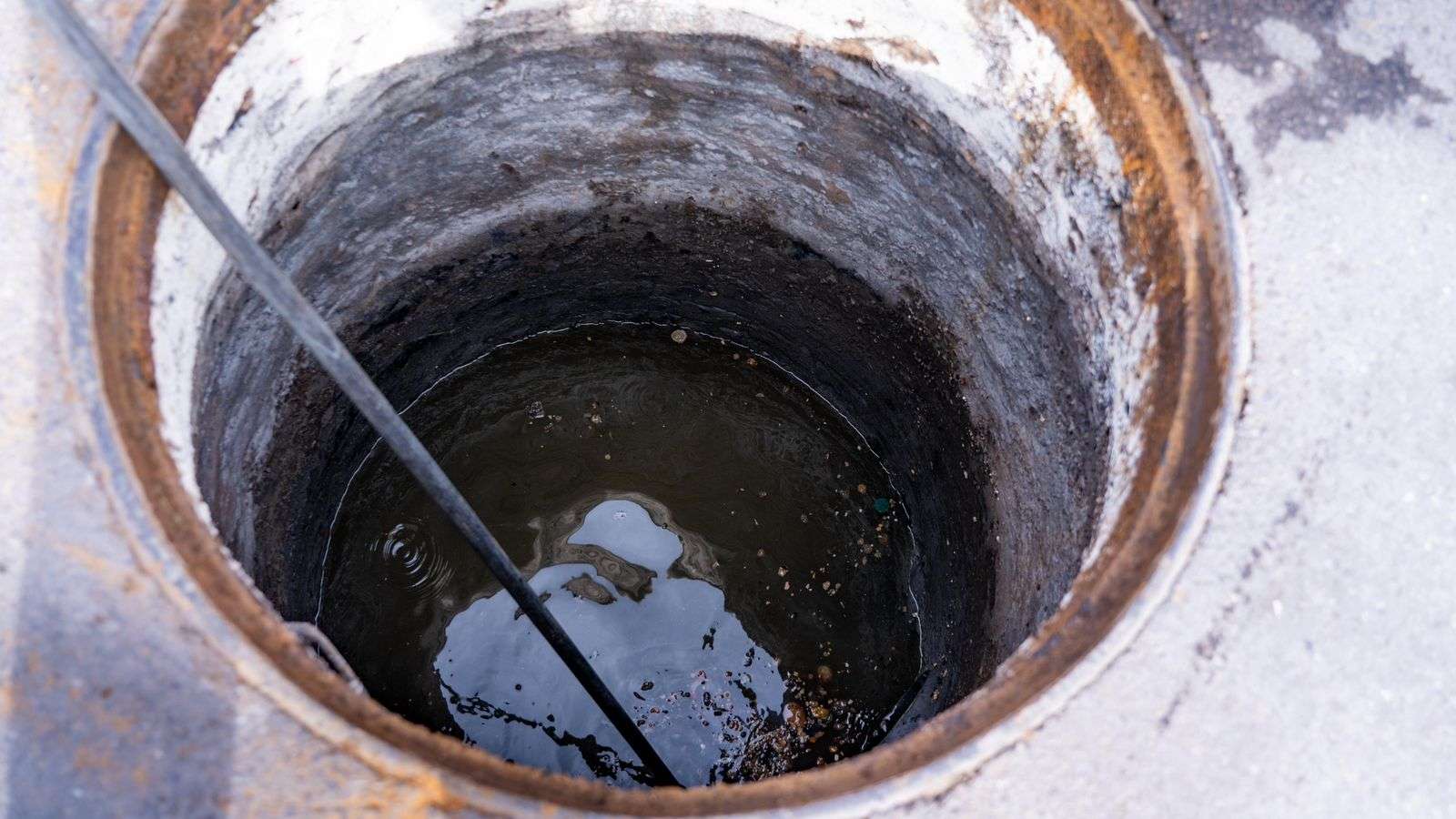 Brotan aguas negras en Bellavista y Barrio Alto 
