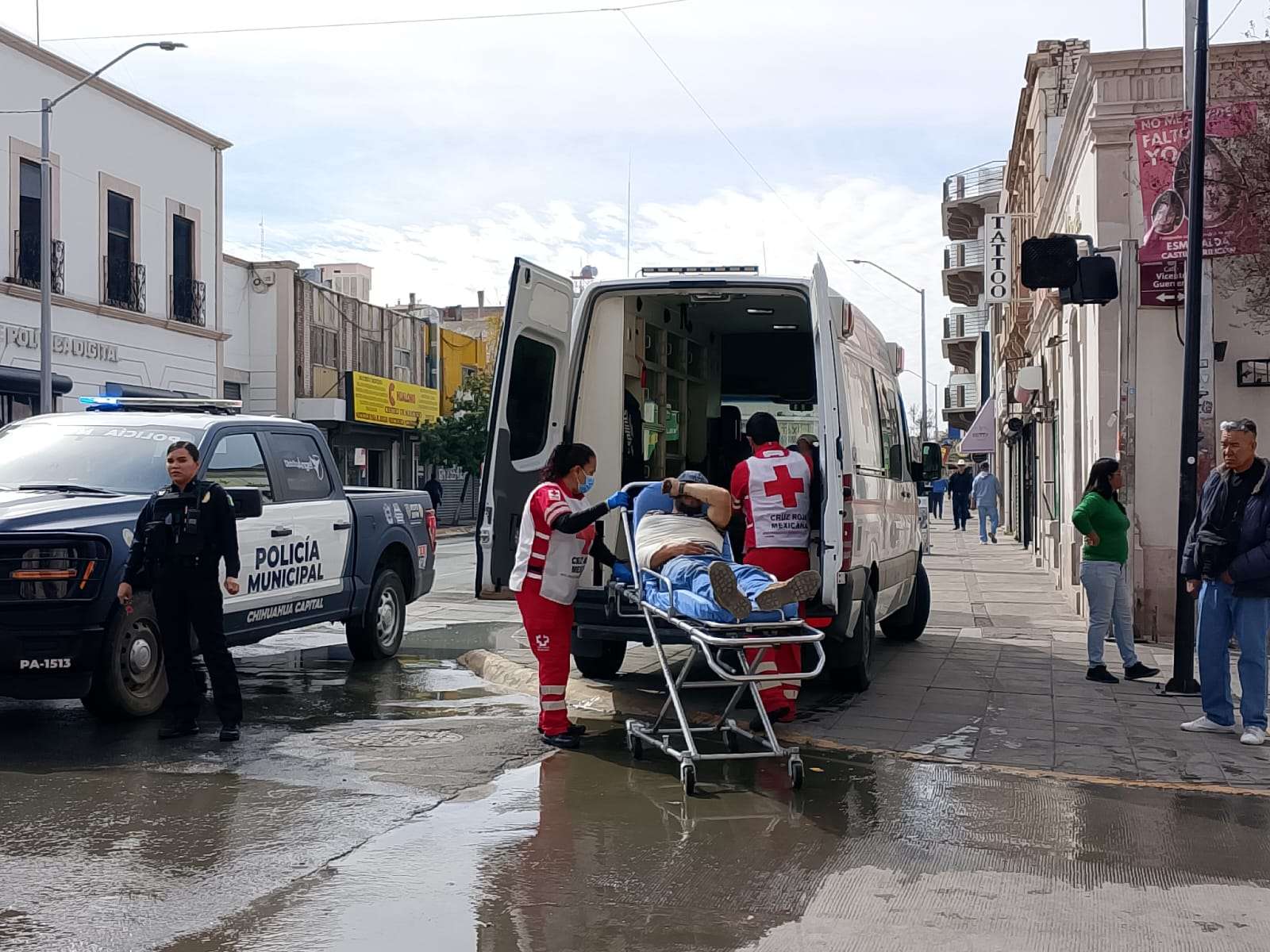 Sufre trabajador lesión en el hombro luego de caída en Palacio 