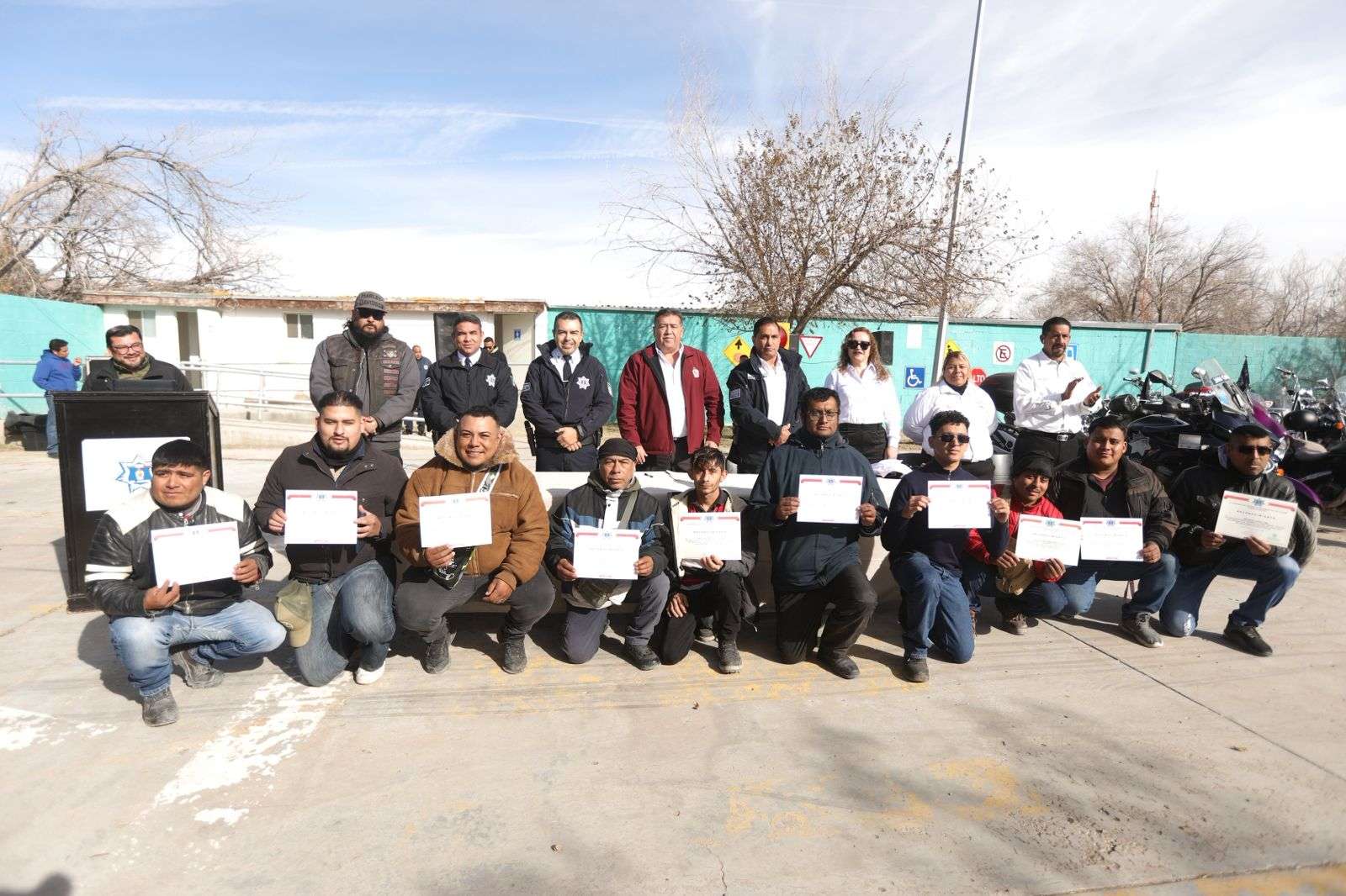 Gradúan 79 motociclistas de curso de Seguridad Vial