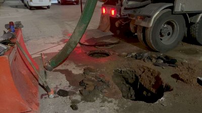 Reparan fuga de aguas negras en el Centro 