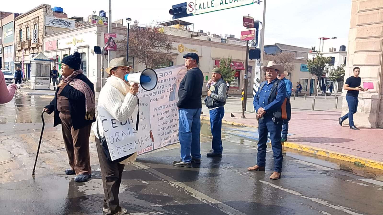 Cierra Vicky Márquez y Dionisia Chaparro la calle Aldama 