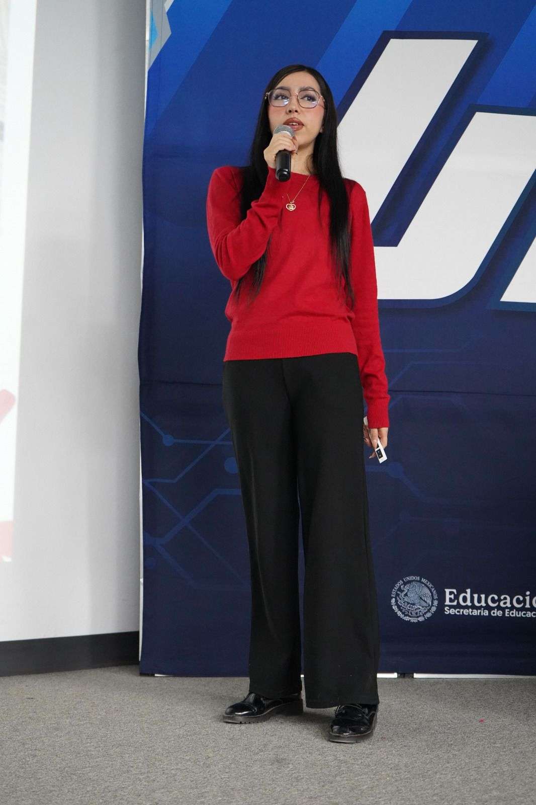 Regresa alumna de UTCJ de Canadá