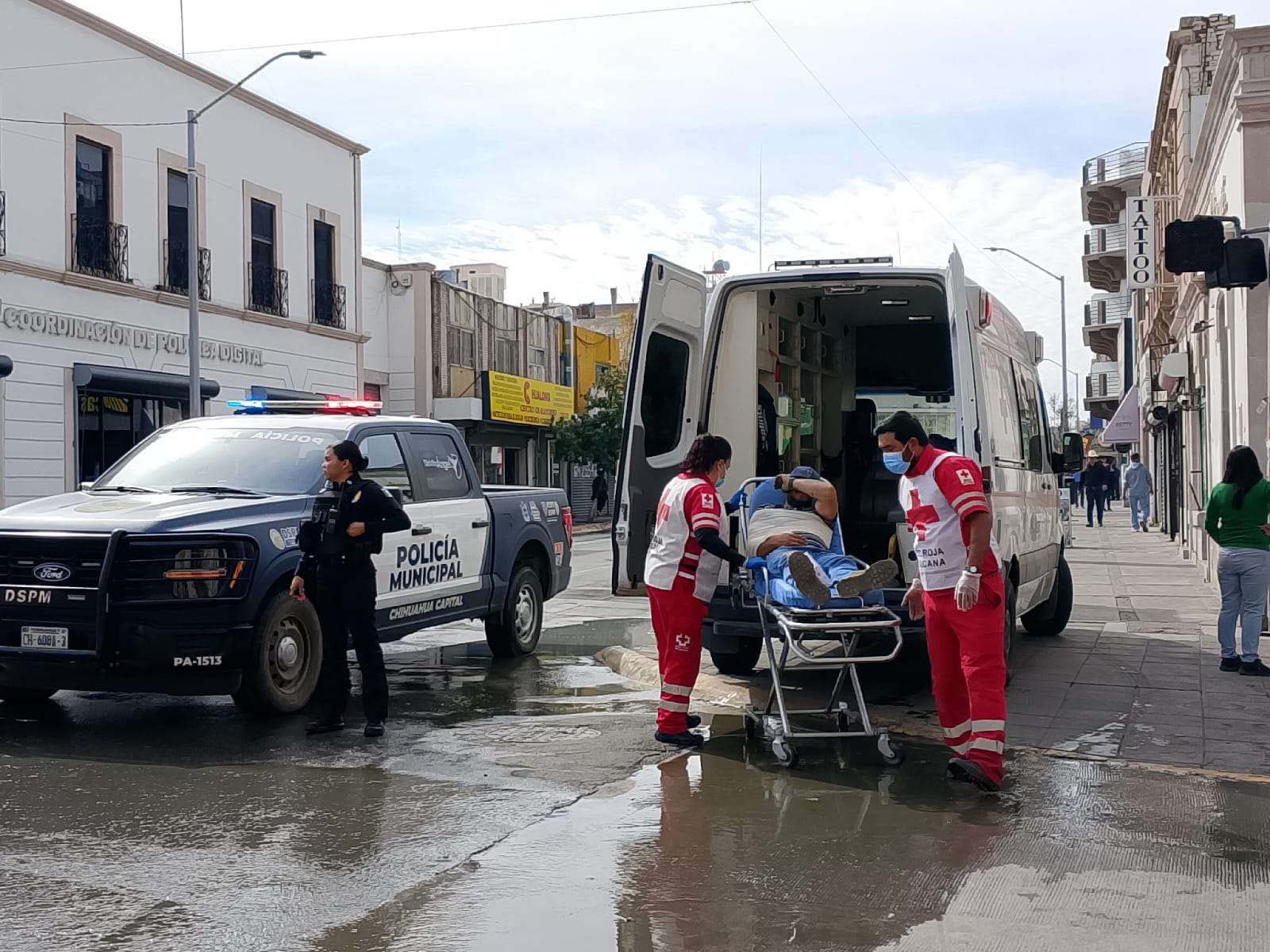 Sufre trabajador lesión en el hombro luego de caída en Palacio 