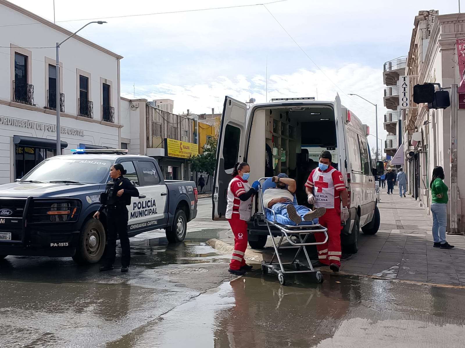 Sufre trabajador lesión en el hombro luego de caída en Palacio 