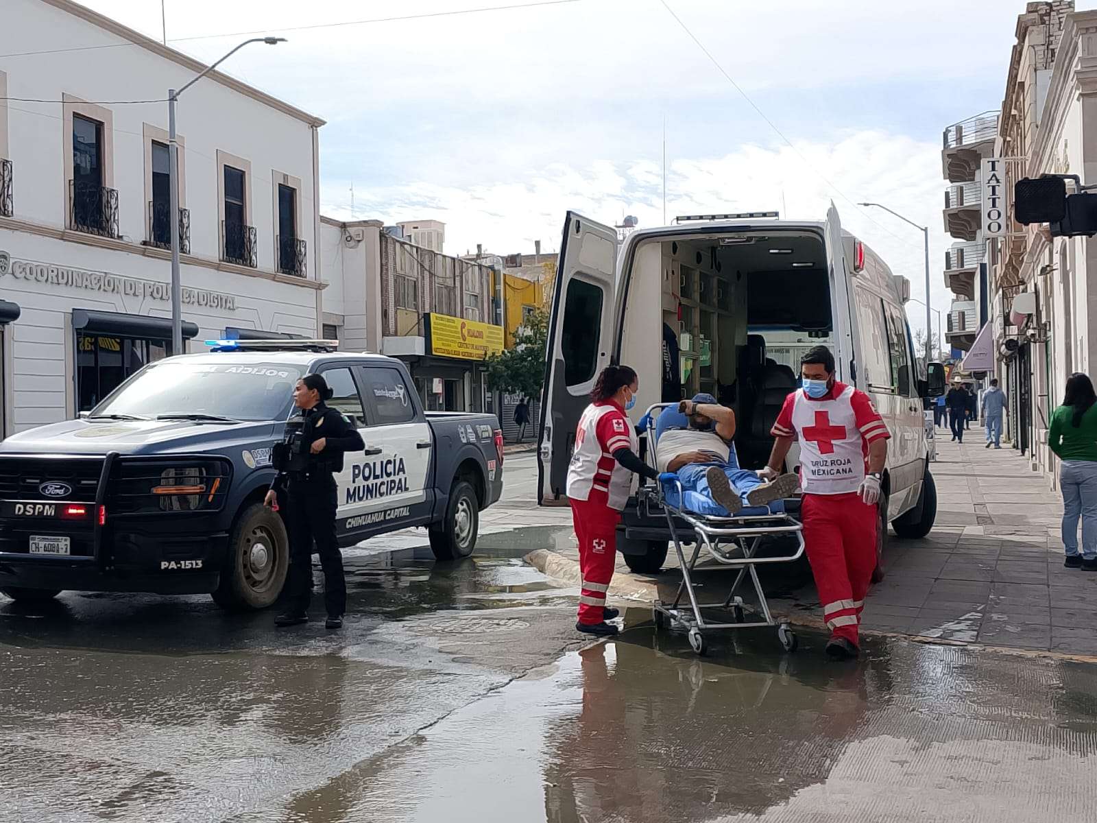 Sufre trabajador lesión en el hombro luego de caída en Palacio 