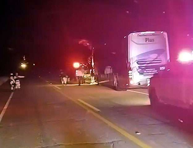 Poncha llantas dejan varadas a decenas de personas en la rúa a Ojinaga