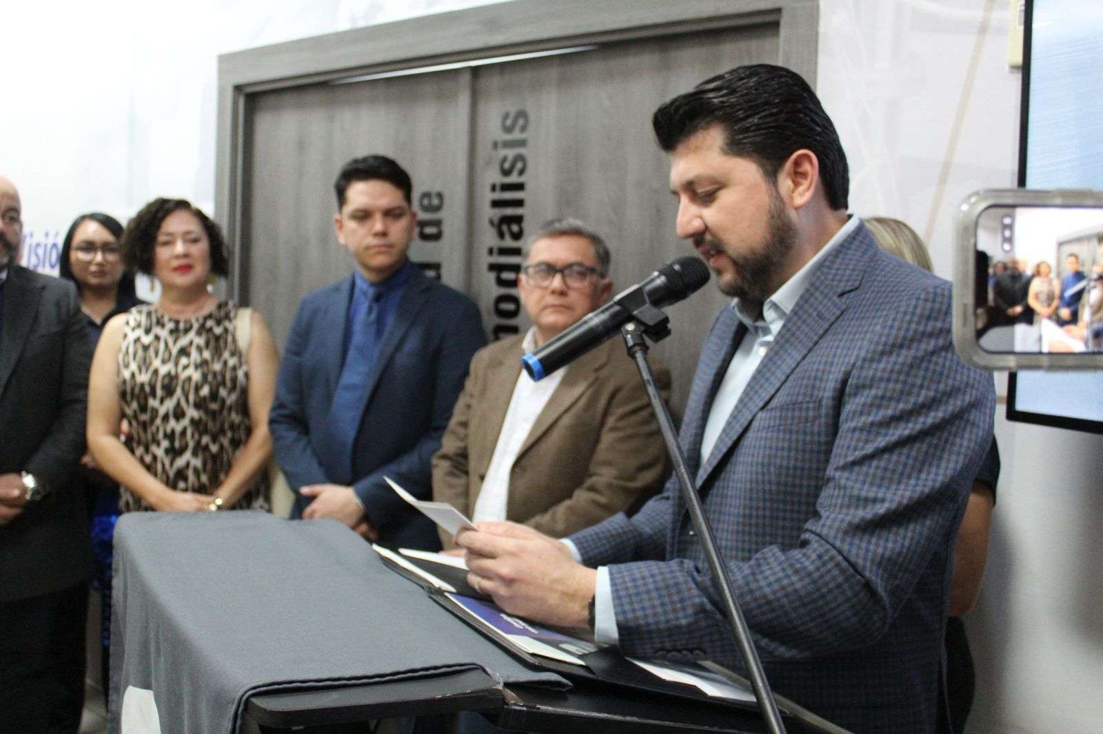 Equipan unidad de hemodiálisis con inversión de 4 mdp