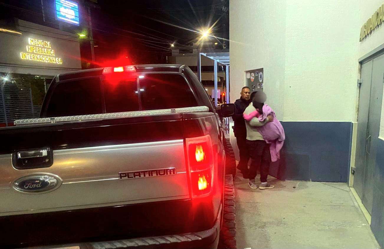 Rescatan a mujer y niña de morir intoxicadas en su vivienda 