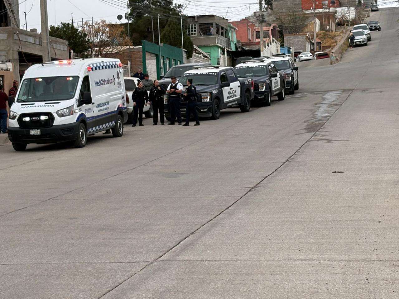 Sufre trabajador descarga eléctrica y caída en colonia Cerro de la Cruz