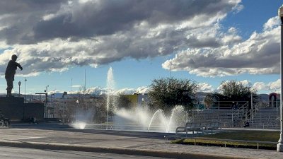 Comienza a sentirse viento y descenso en la temperatura 