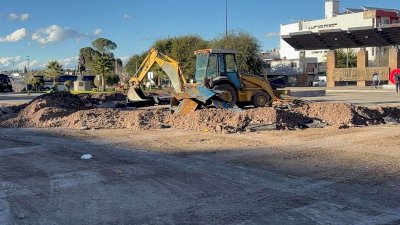 Retiran con maquinaria pista de hielo de Plaza de La Grandeza