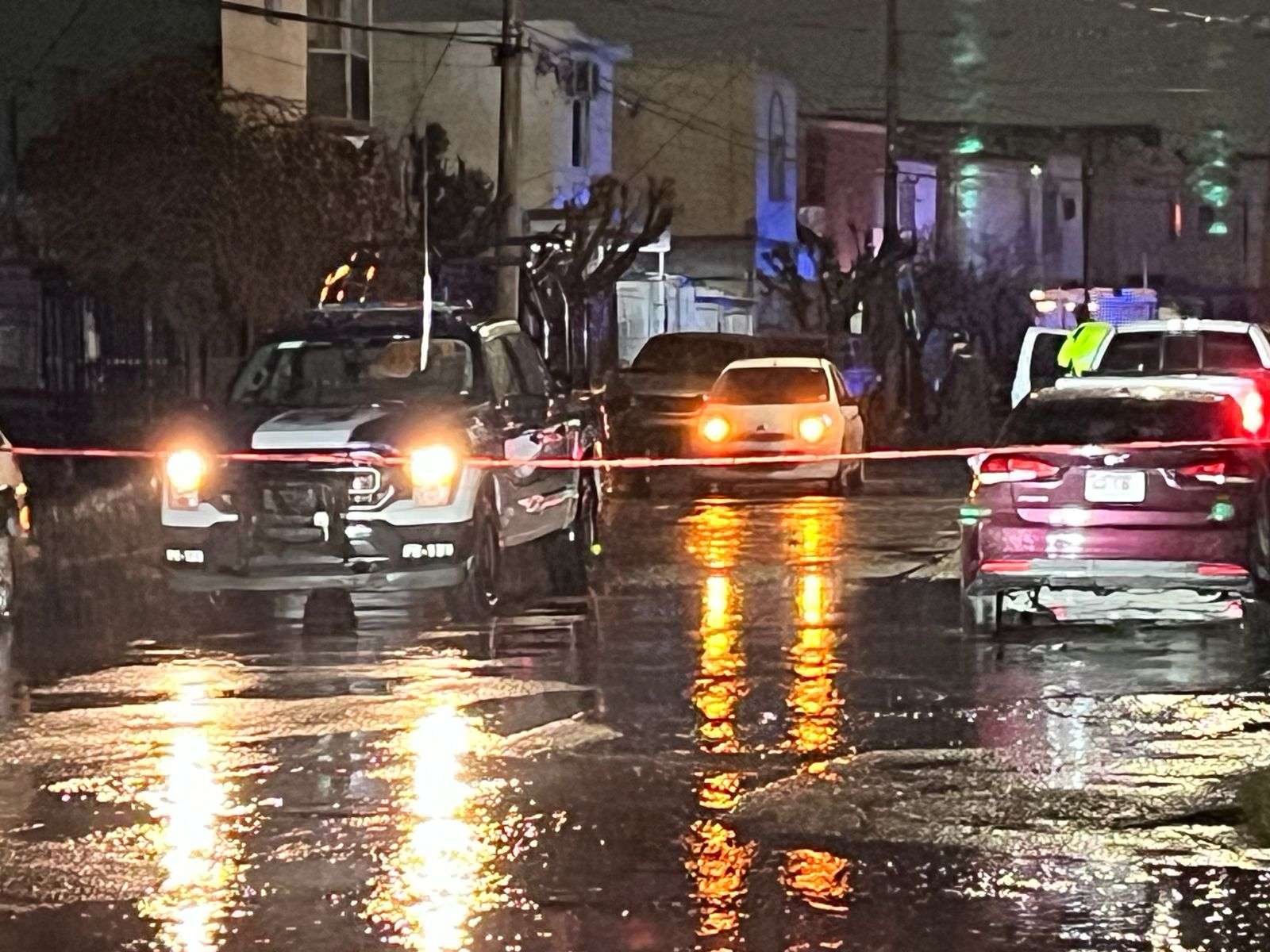 Balean camioneta estacionada en el fraccionamiento Oasis Revolución