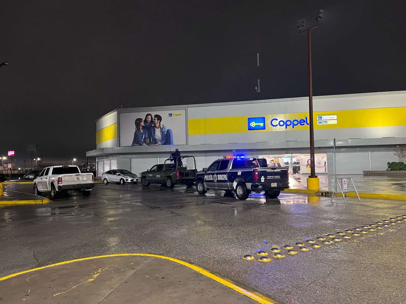 Asaltan Coppel en la Tecnológico con arma de fuego