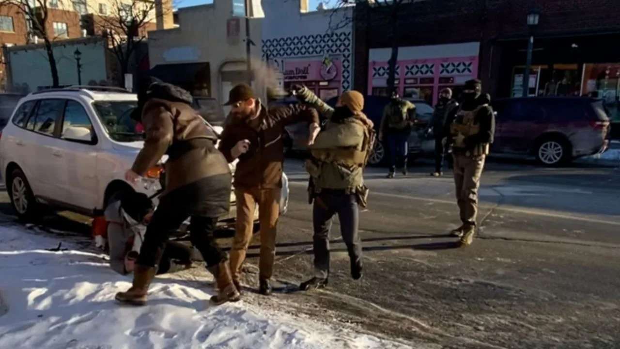 Grababa con su celular Alex Pretti grababa cuando agente federal le disparó