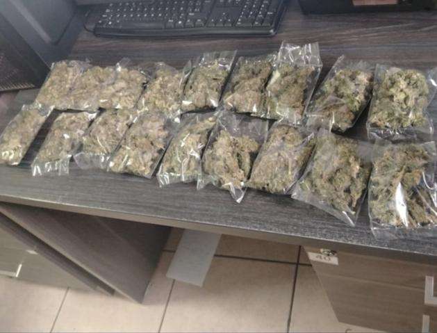 Detienen  a 2 con marihuana en bar de Cuauhtémoc