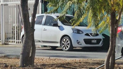 Balean vehículo estacionado en Infonavit Nacional