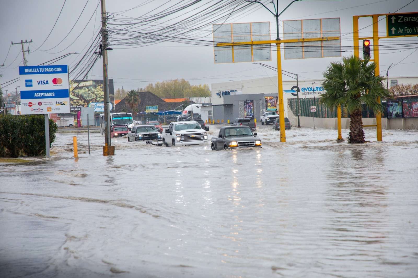 Atienden emergencias por inundaciones en Ciudad Juárez