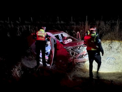 Vuelca automóvil en carretera a Juárez; hay un lesionado