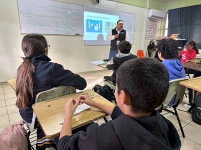 Orientan a jóvenes para un entorno más seguro