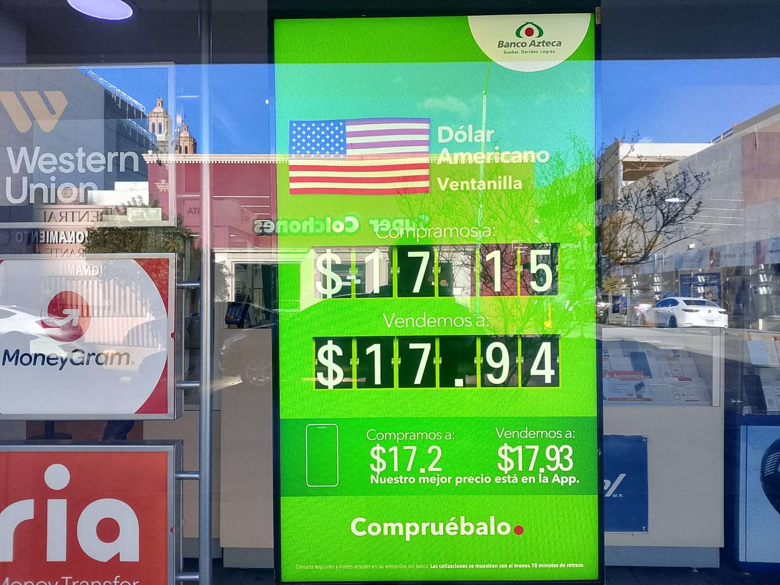 Se mantiene dólar a $17.94 en Banco Azteca
