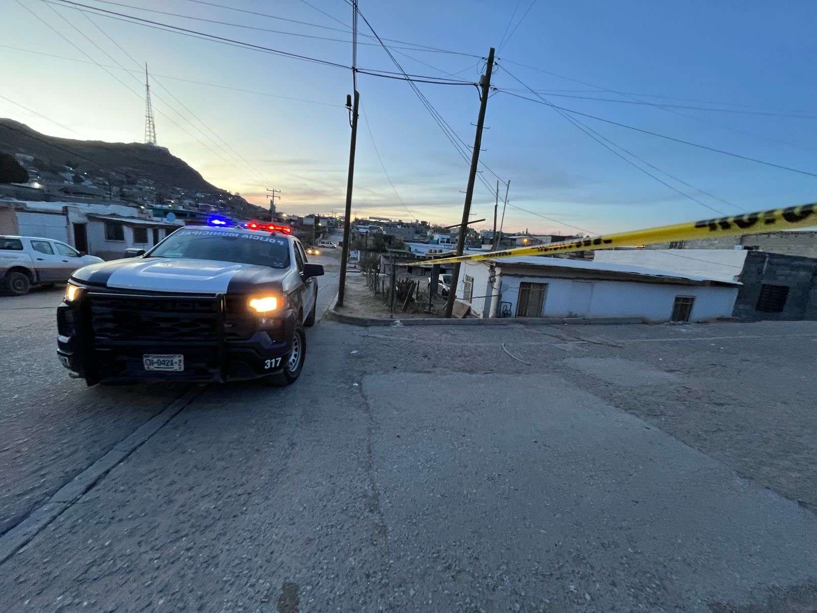 Hieren a hombre a balazos en la  Galeana; viajaba con sus dos hijos