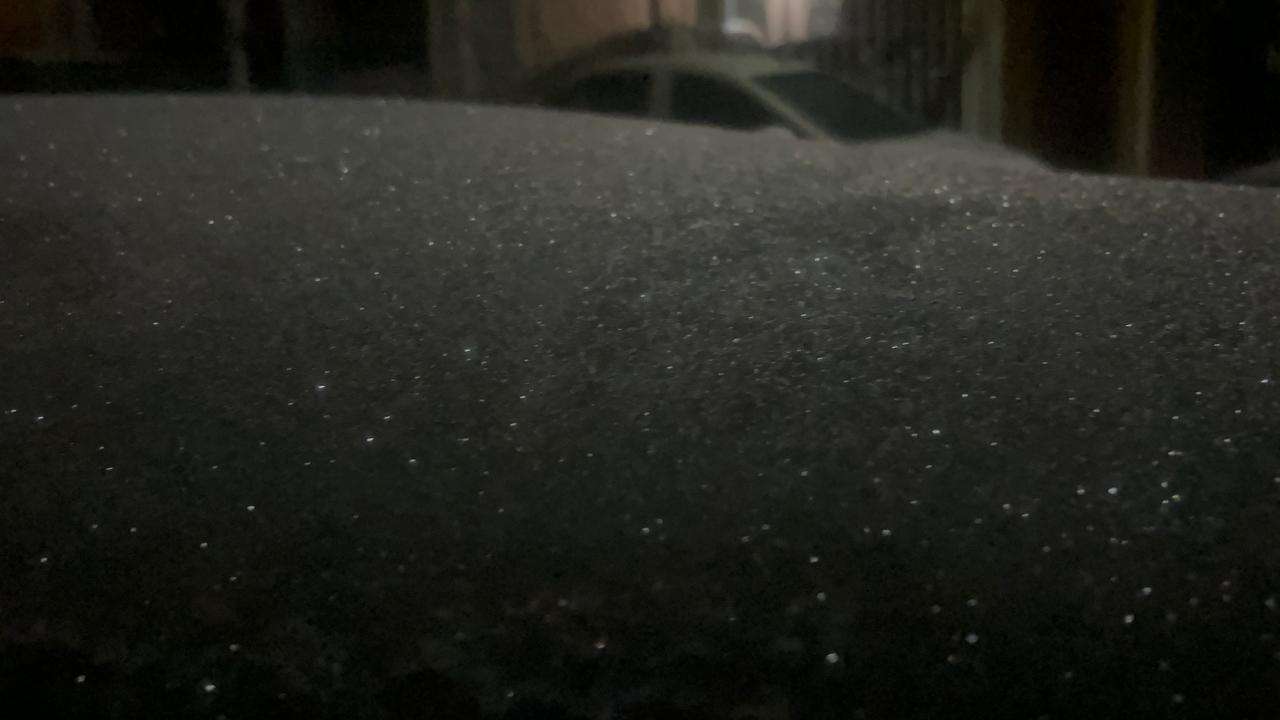 Cubre hielo miles de vehículos por frente frío 