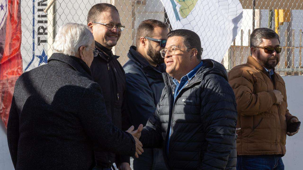 Construyen cancha de futbol en preparatoria de Álvaro Obregón