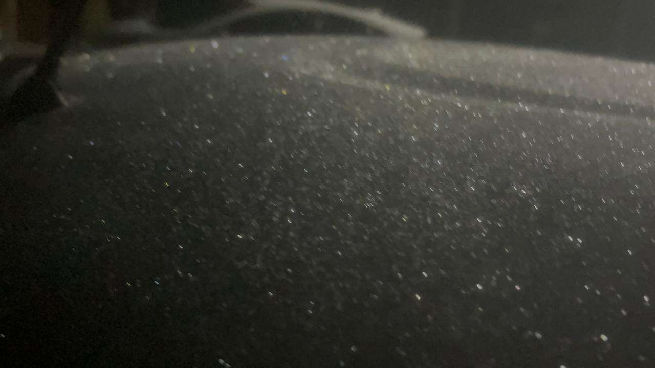 Cubre hielo miles de vehículos por frente frío 