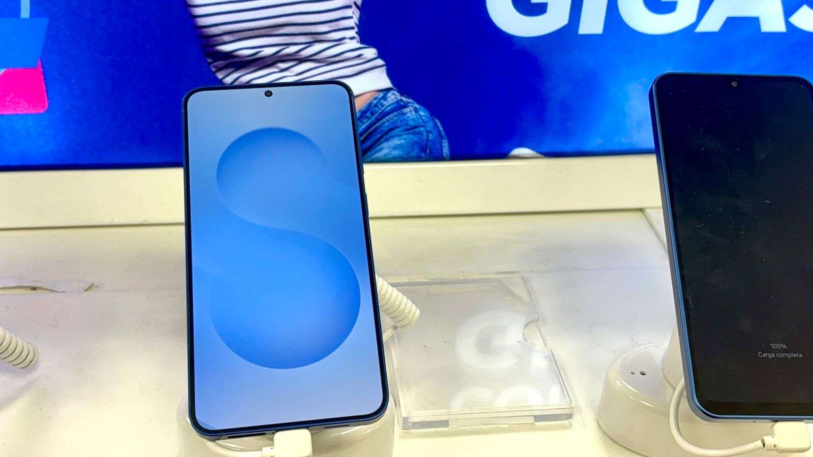 Ofertan chips registrados ilegalmente en redes pese a control federal