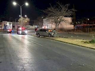 Muere luego de chocar contra un árbol en la Juan Escutia 