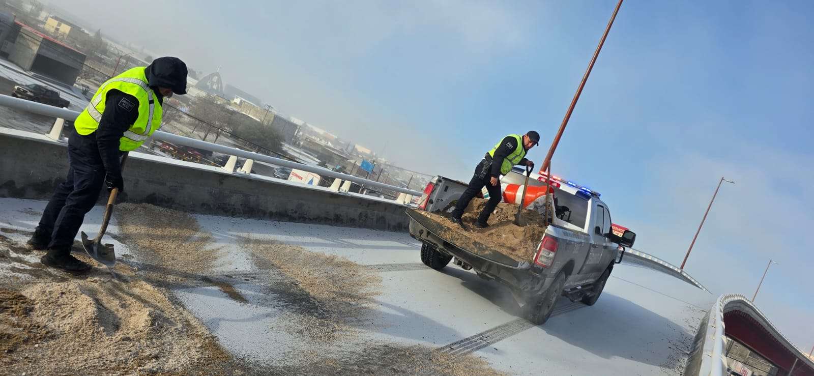 Apoya vialidad a más de 500 personas durante contingencia climatica