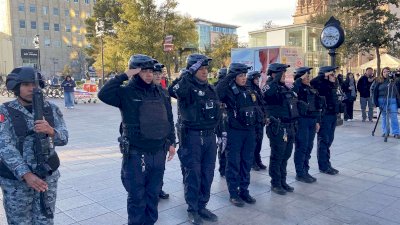 Realizan honores a la bandera en Plaza de Armas
