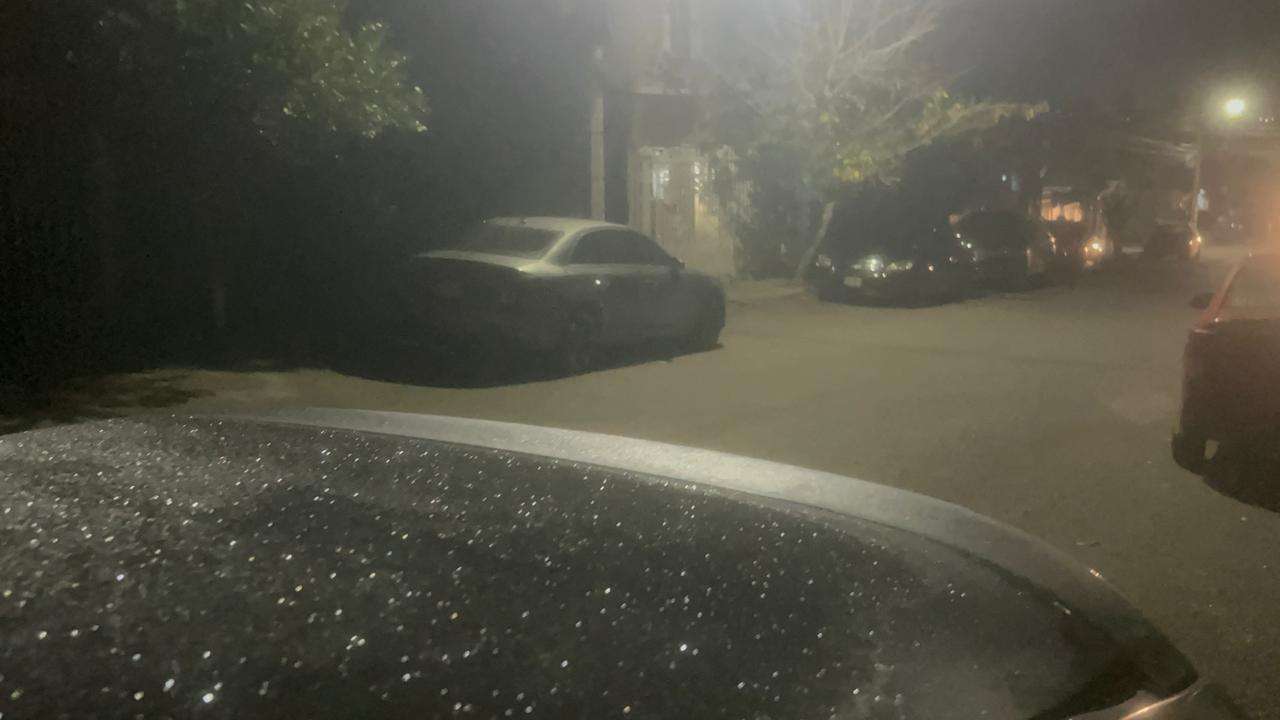 Cubre hielo miles de vehículos por frente frío 