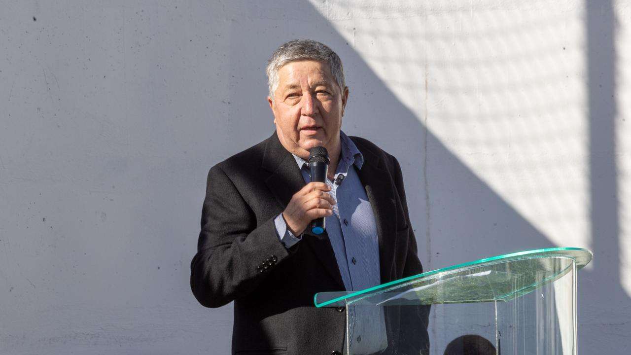 Construyen cancha de futbol en preparatoria de Álvaro Obregón