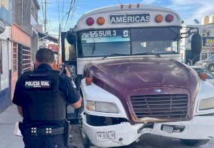 Golpean a chofer de camión de maquila y provocan choque 