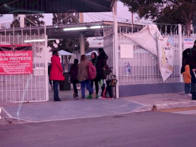 Regresan estudiantes a clases luego de suspensión por bajas temperaturas