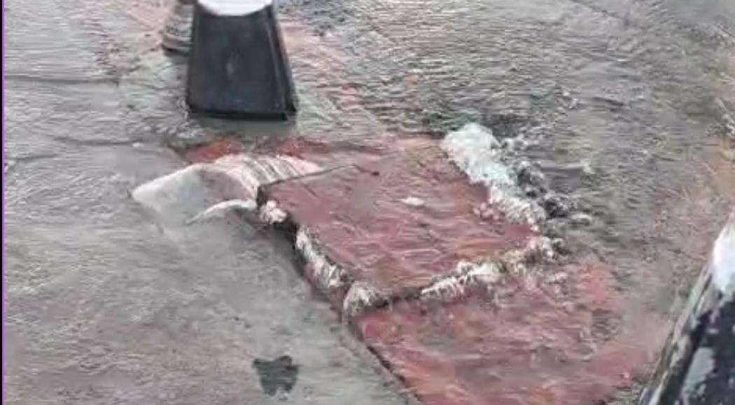 Se desperdician miles de litros de agua por fuga en la Independencia y Coronado