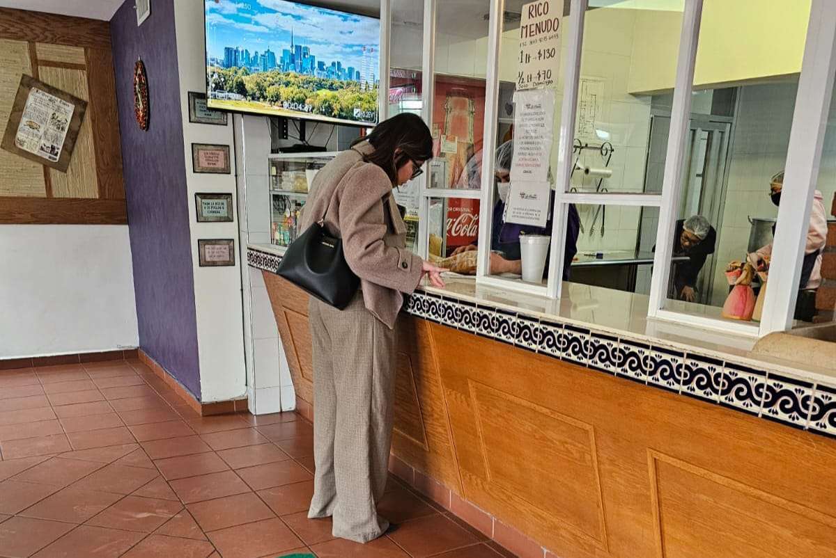 Se preparan chihuahuenses para el Día de la Candelaria con tamales y champurrado 
