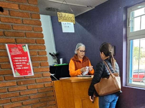 Se preparan chihuahuenses para el Día de la Candelaria con tamales y champurrado 