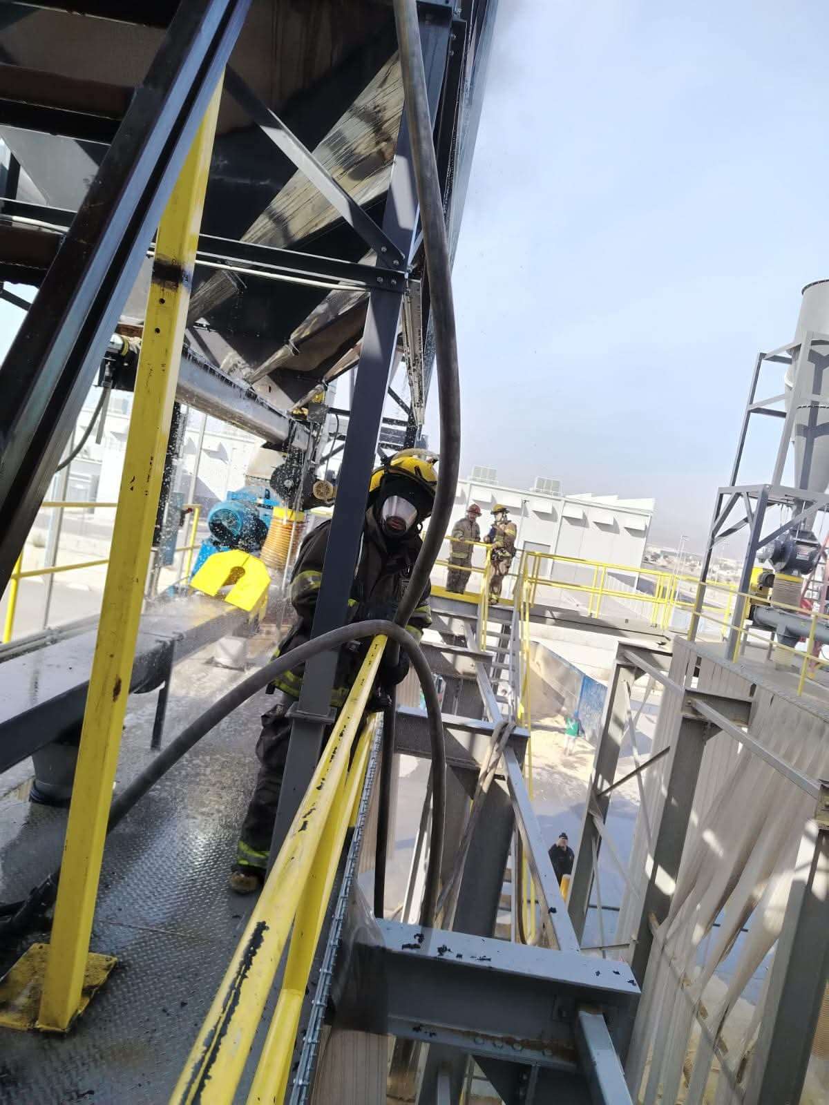 Incendio en patio de maquila en el Lote Bravo provoca movilización 
