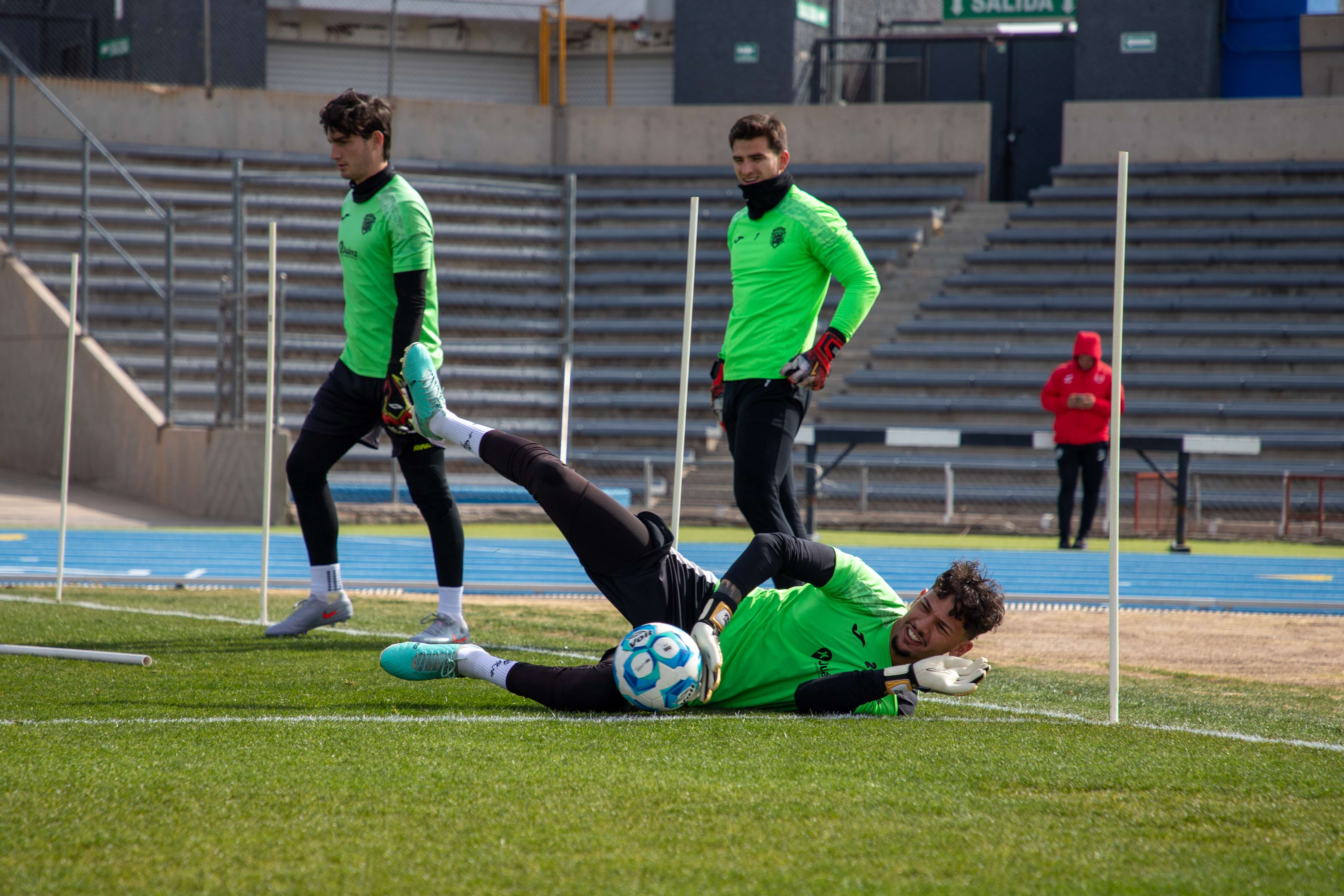 Entrenan Bravos rumbo a su encuentro con Cruz Azul