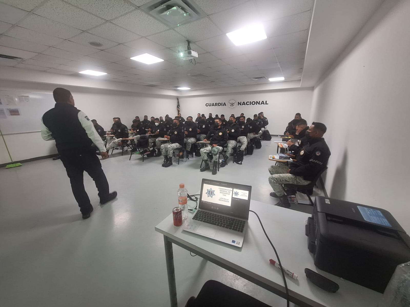 Imparten curso de manejo defensivo a personal de la Guardia Nacional