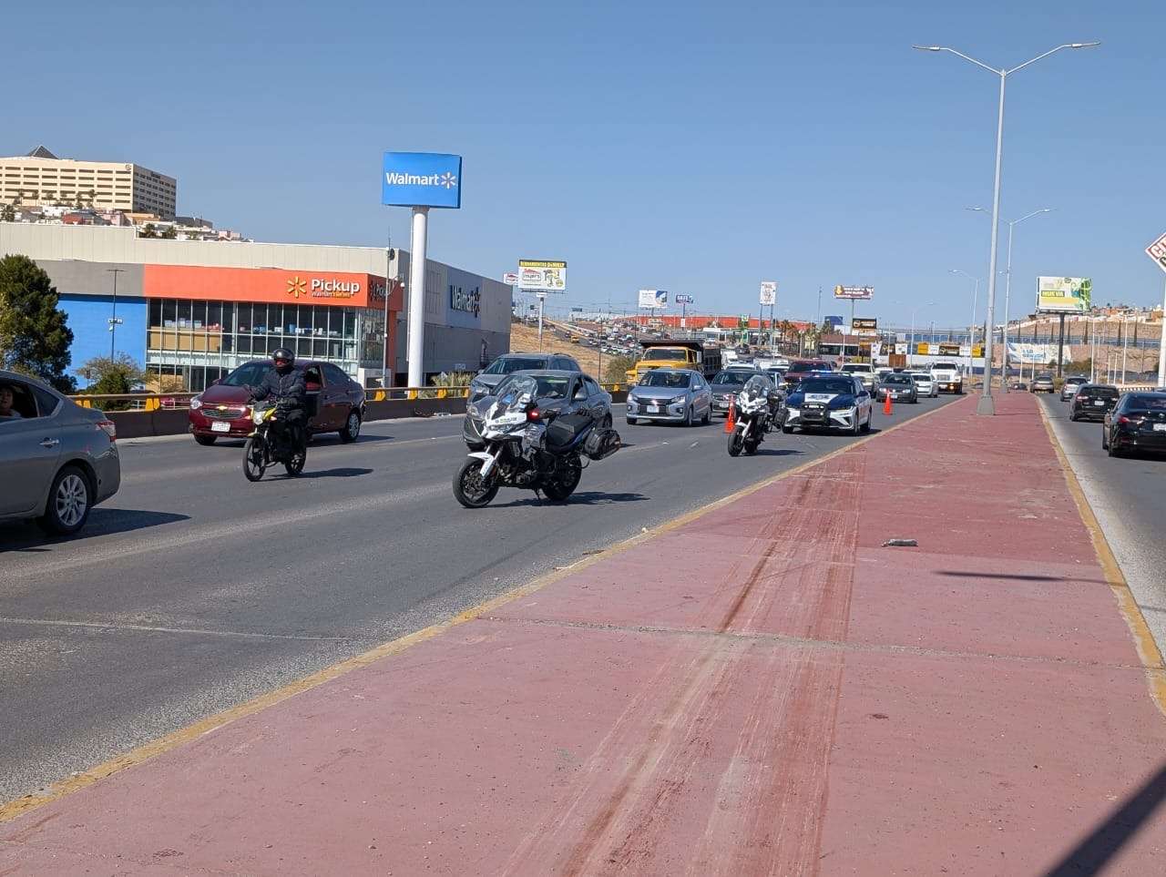 Se registra caos vehicular por choque en el Perijuv