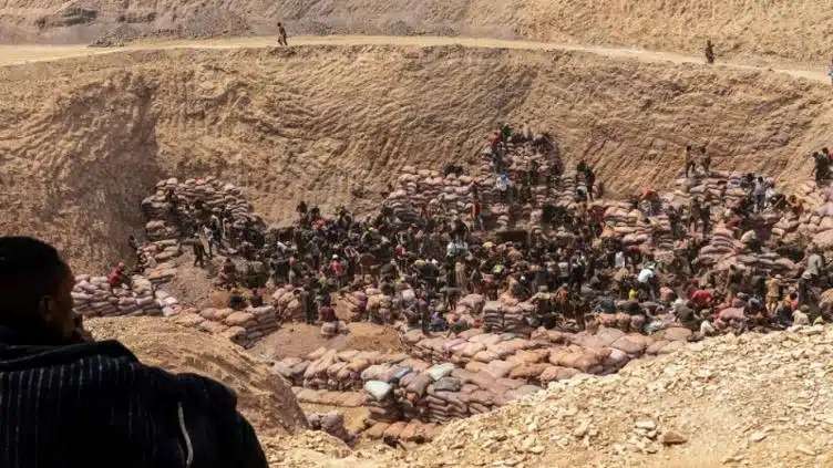 Colapso de mina en el Congo deja al menos 200 muertos