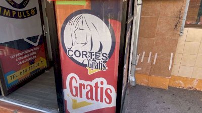 Ofrecen cortes de cabello gratuitos en el centro 