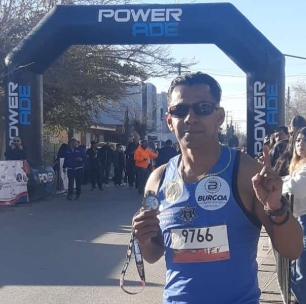 Gana agente Mauro Ramos primer lugar en la carrera pedestre 