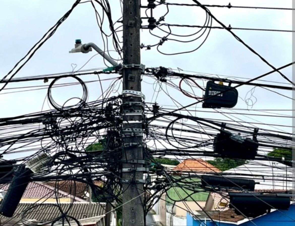 Reanudan retiro de cableado en desuso